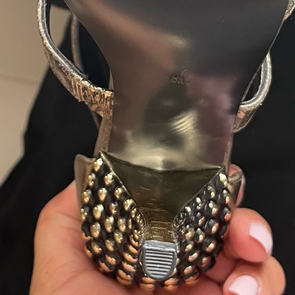 Guess Carole Y2K studded heel in size women’s 6.5 US. - Picture 6 of 7